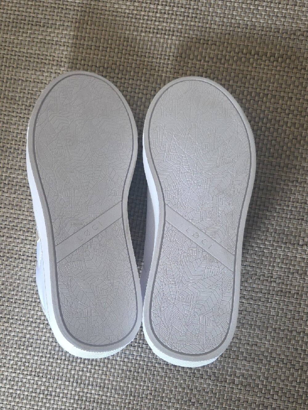 LOQ White Canvas Low-Top Sneakers with Gold Trim - Picture 4 of 11